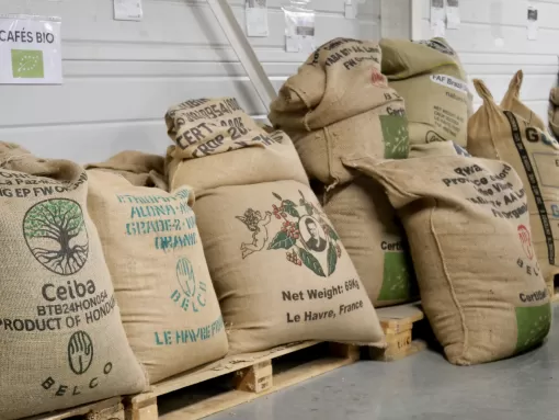 Idée décoration avec des sacs de café en toile de jute chez Couleur Café, Castres, Couleur Café