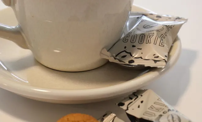 Mini cookie bord de tasse pour accompagner le café